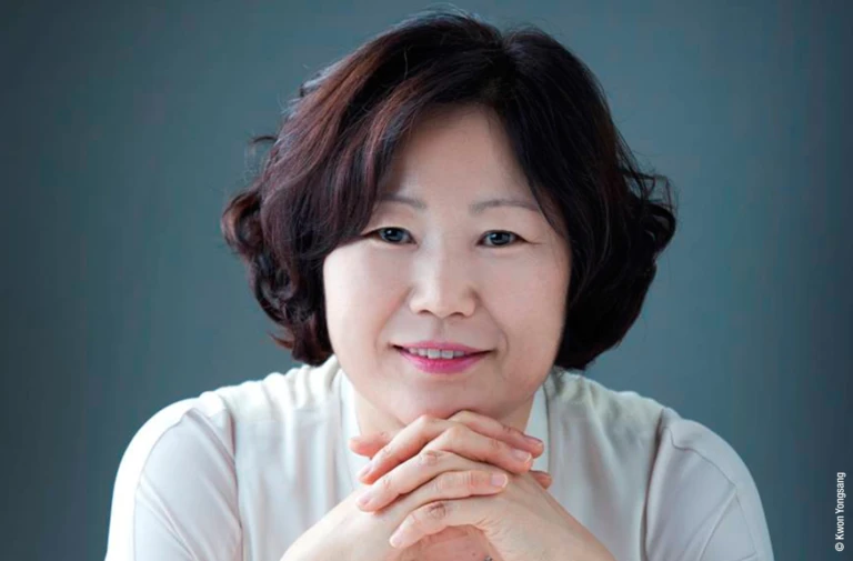Sun-Mi Hwang